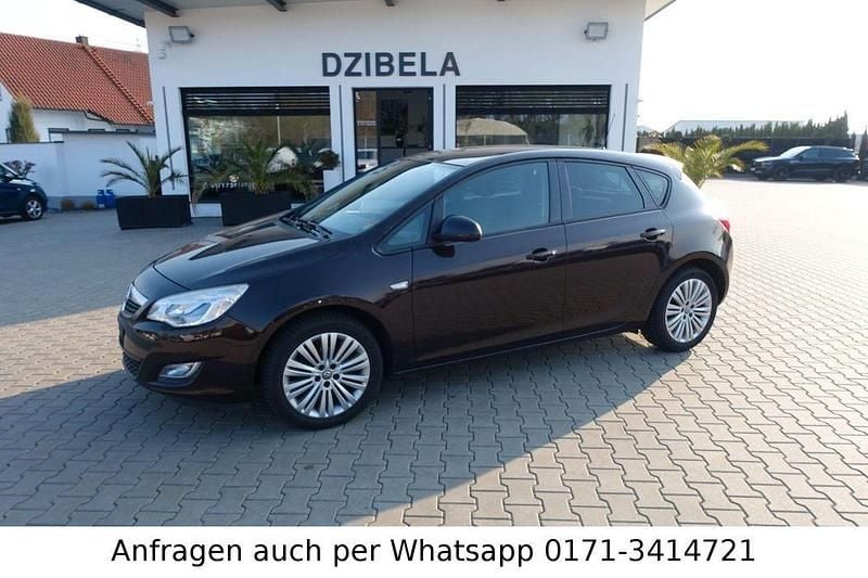 Gebraucht Opel Astra Edition 140 PS (102 kW) 2011 Braun Limousine
