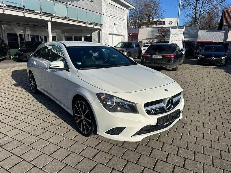 Weiß Gebraucht 2015 Mercedes CLA200 Shooting Brake Kombi | 14.900 € (Guter Preis) - Bild 1/4
