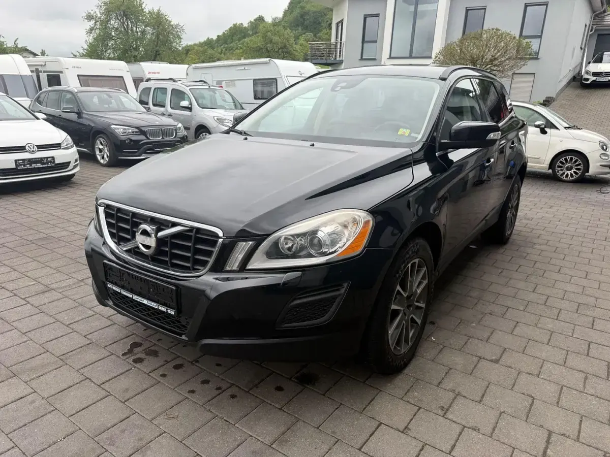 Używany Volvo XC60 Pro 163 KM (119 kW) 2013 Czarny SUV