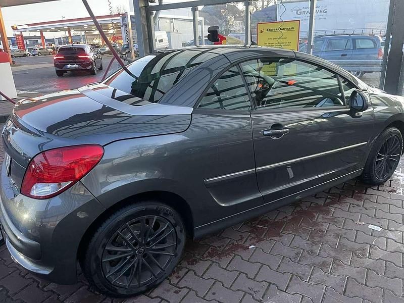 Grau Gebraucht 2010 Peugeot 207 CC Platinum Cabrio | 2.000 € (Guter Preis) - Bild 1/4