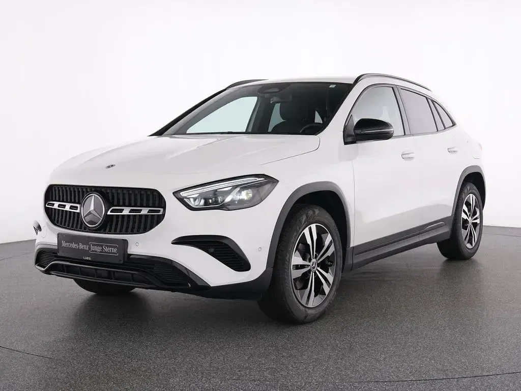 Gebraucht Mercedes GLA200 Progressive 150 PS (110 kW) 2025 Weiß SUV