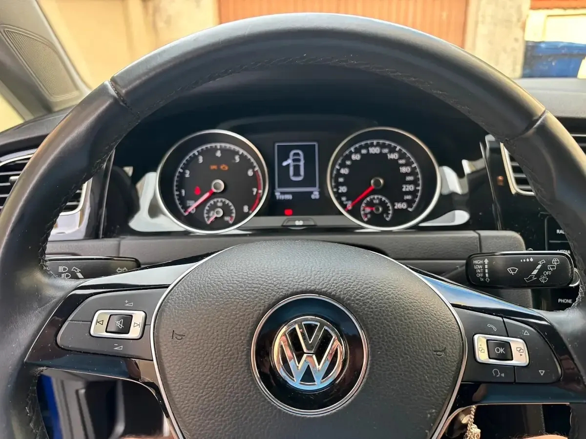 Gebraucht VW Golf VII 125 PS (91 kW) 2018 Blau Kleinwagen