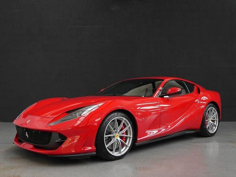 Gebraucht Ferrari 812 799 PS (587 kW) 2019 Rot Coupé