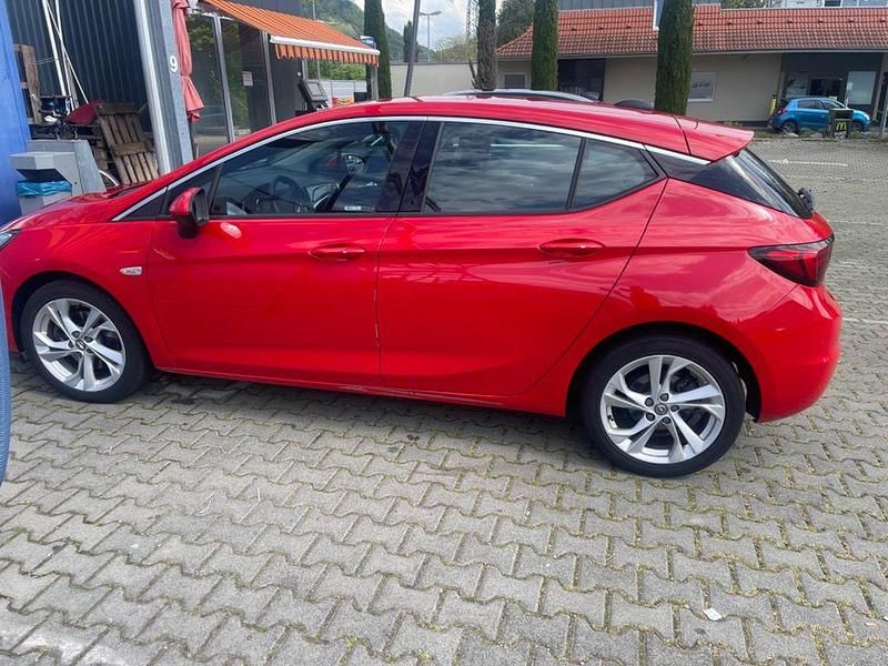 Gebraucht Opel Astra Innovation 136 PS (100 kW) 2017 Rot Limousine