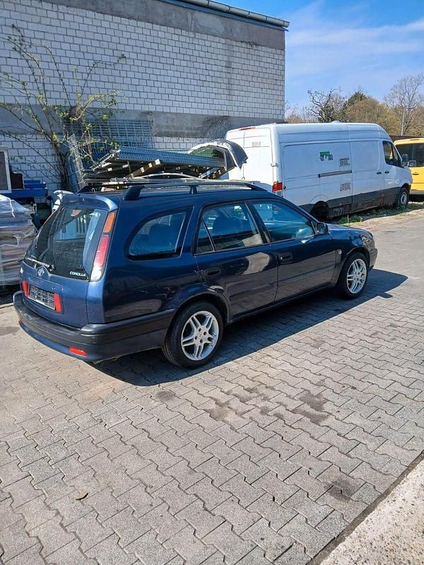 Gebraucht Toyota Corolla 97 PS (71 kW) 2001 Blau Kombi