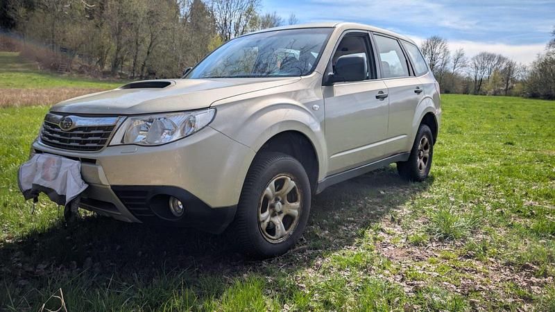 Gold Gebraucht 2010 Subaru Forester Active SUV | 4.999 € (Fairer Preis) - Bild 1/4