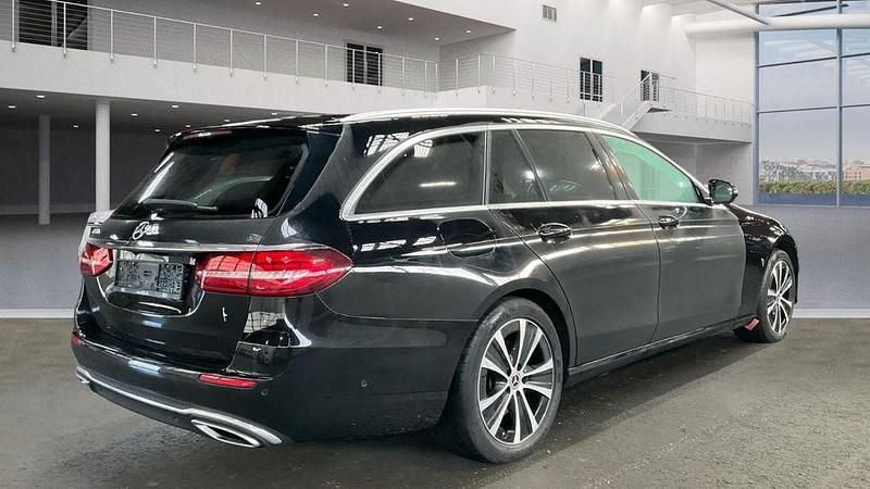 Gebraucht Mercedes E300 320 PS (235 kW) 2022 Schwarz Limousine