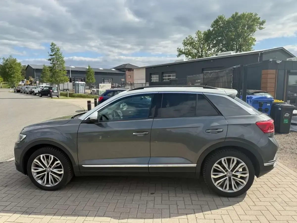 Gebraucht VW T-Roc IQ Drive 150 PS (110 kW) 2019 Grau SUV