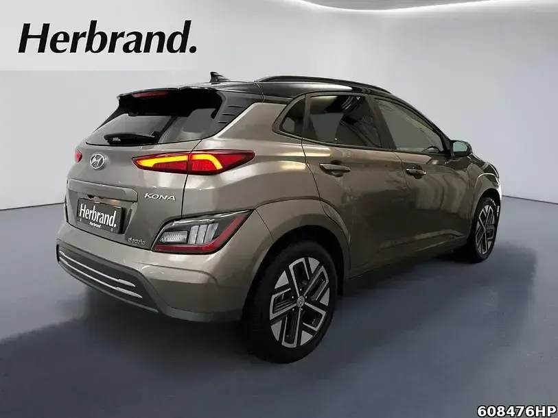 Gebraucht Hyundai Kona Trend 100 kW (136 PS) 2023 Silky bronze /phantom black / SUV
