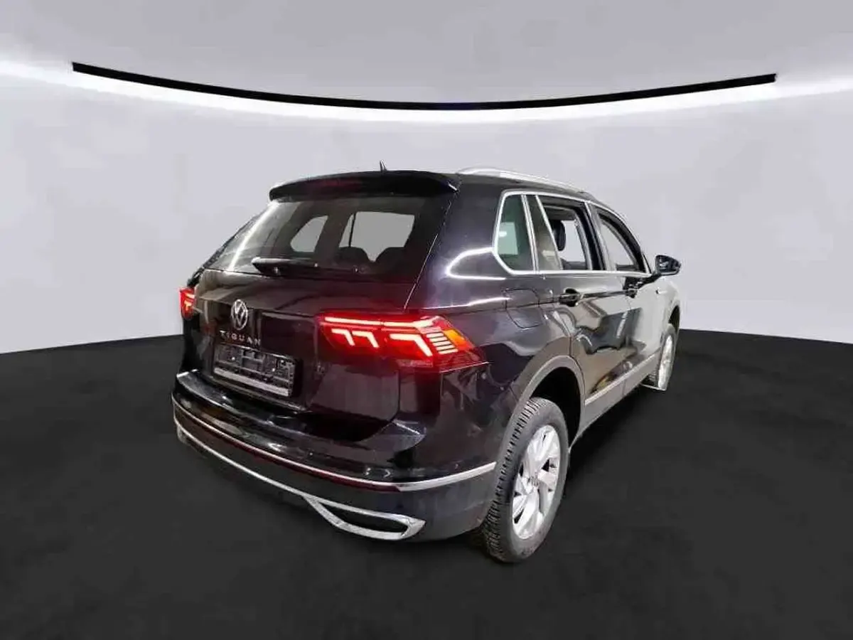 Gebraucht VW Tiguan Elegance 150 PS (110 kW) 2022 Deep black perleffekt SUV