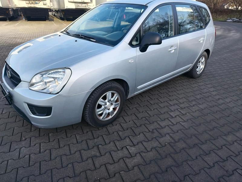Silber Gebraucht 2009 Kia Carens Van / Kleinbus | 1.799 € (Fairer Preis) - Bild 1/4
