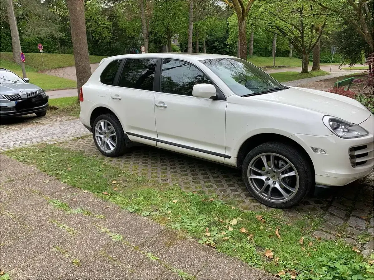 Używany Porsche Cayenne Basis 290 KM (213 kW) 2008 Biały SUV