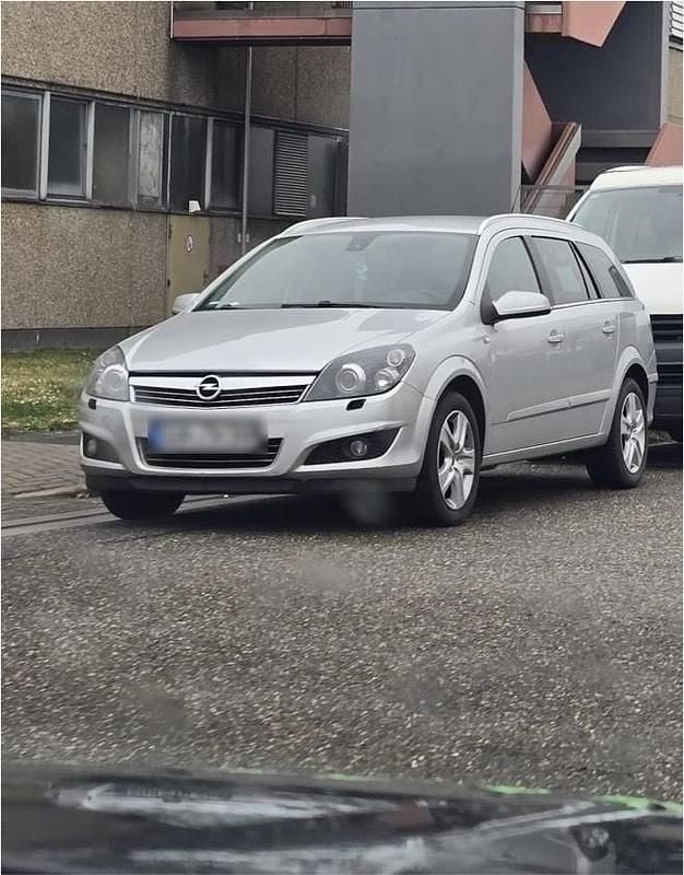 Silber Gebraucht 2009 Opel Astra Limousine | 1.000 € (Superpreis) - Bild 1/3