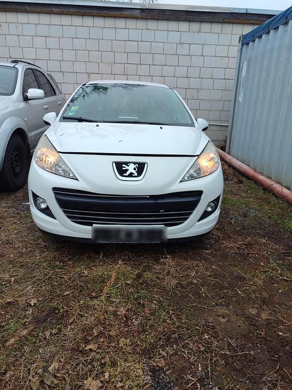Weiß Gebraucht 2010 Peugeot 207 Coupé | 1.600 € (Superpreis) - Bild 1/4