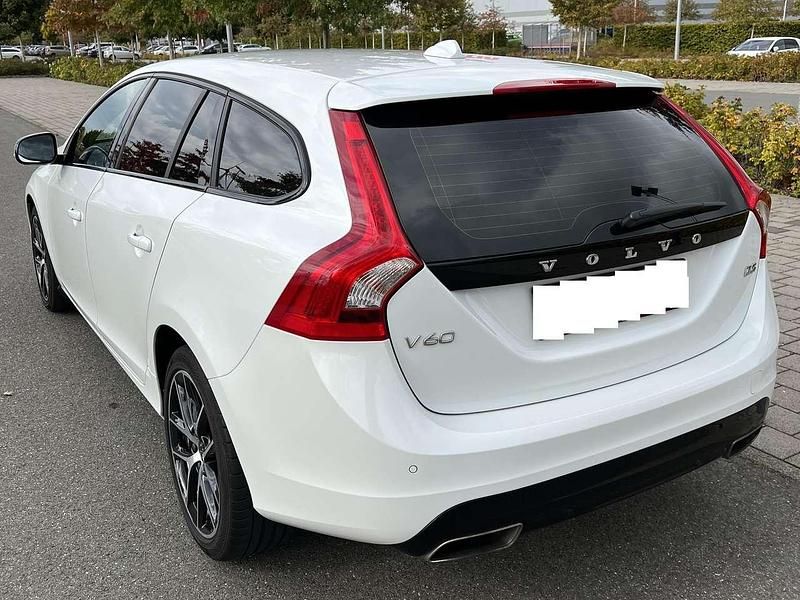 Gebraucht Volvo V60 150 PS (110 kW) 2016 Weiß Kombi