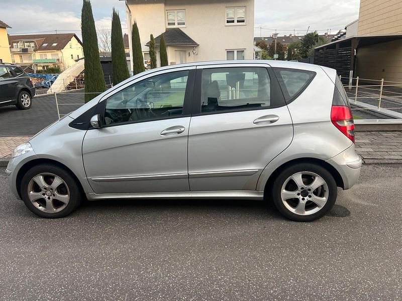 Silber Gebraucht 2007 Mercedes A180 Kleinwagen | 1.450 € (Guter Preis) - Bild 1/4