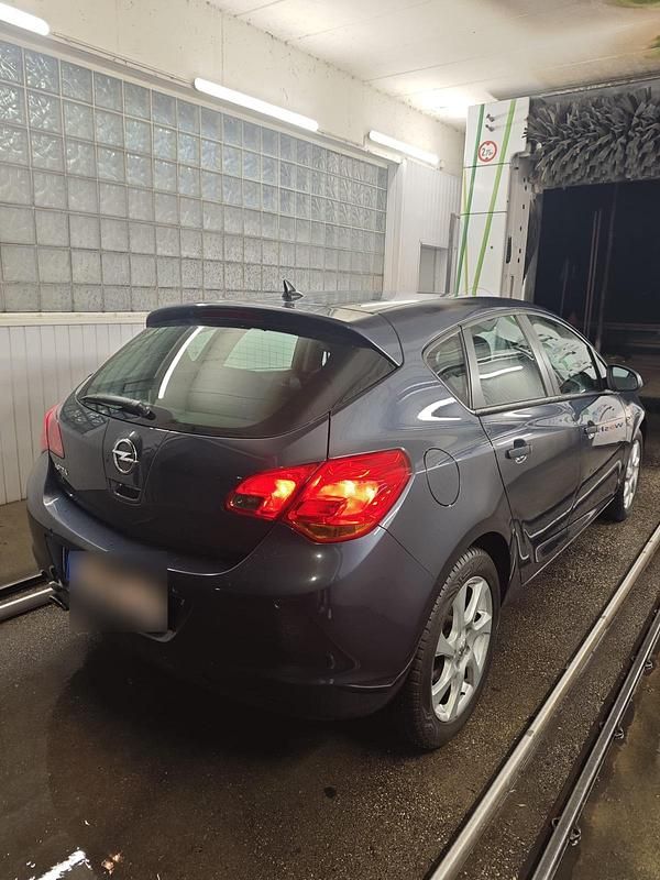 Gebraucht Opel Astra 115 PS (84 kW) 2010 Blau Kleinwagen