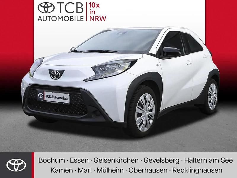 Schneeweiß Gebraucht 2024 Toyota Aygo X X-play SUV | 14.989 € (Fairer Preis) - Bild 1/4