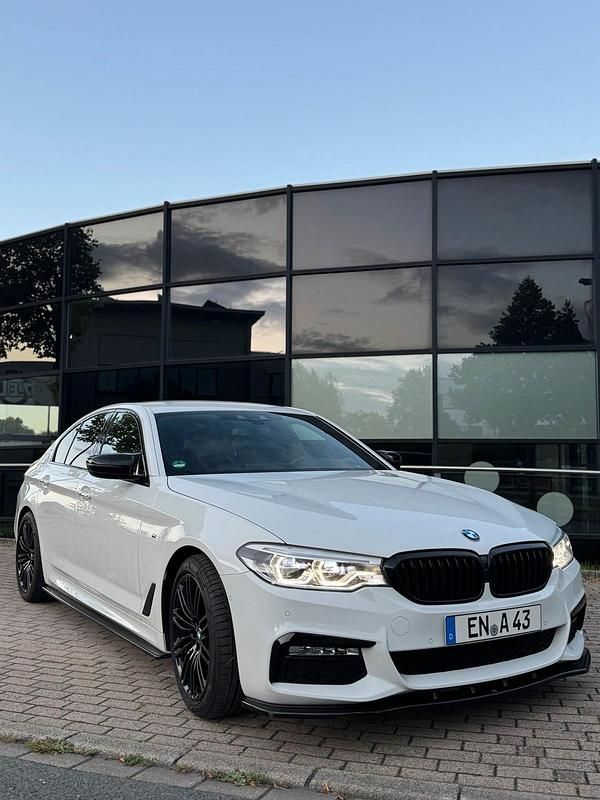 Weiß Gebraucht 2017 BMW 520 M Sport Limousine | 29.970 € (Etwas zu teuer) - Bild 1/4