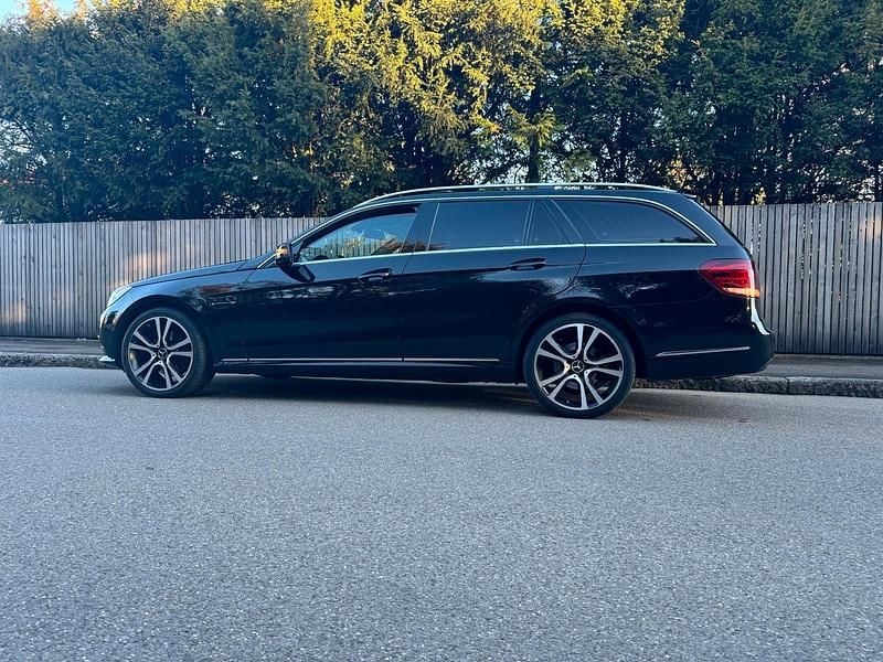 Gebraucht Mercedes E250 211 PS (155 kW) 2015 Schwarz Kombi
