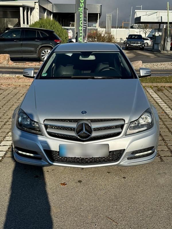 Gebraucht Mercedes C220 177 PS (130 kW) 2012 Silber Coupé