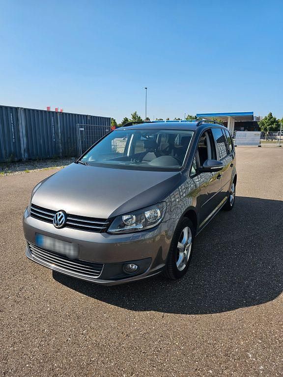 Grau Gebraucht 2010 VW Touran Comfortline Van / Kleinbus | 4.999 € (Fairer Preis) - Bild 1/4