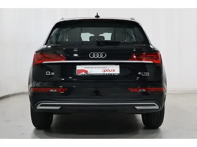 Używany Audi Q5 Basis 204 KM (150 kW) 2025 Czarny SUV