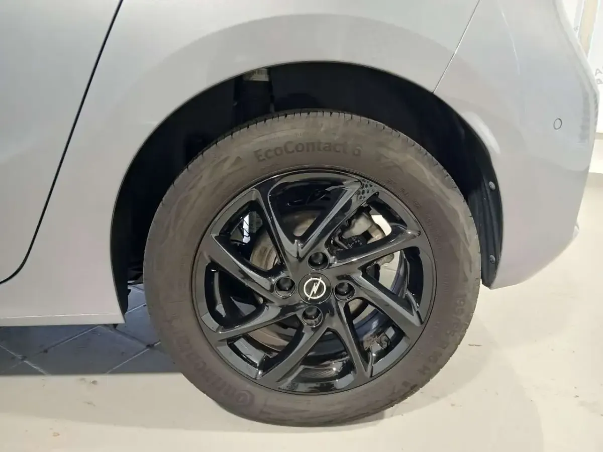 Gebraucht Opel Corsa 101 PS (74 kW) 2023 Kontrast grau/quarz silber Kleinwagen
