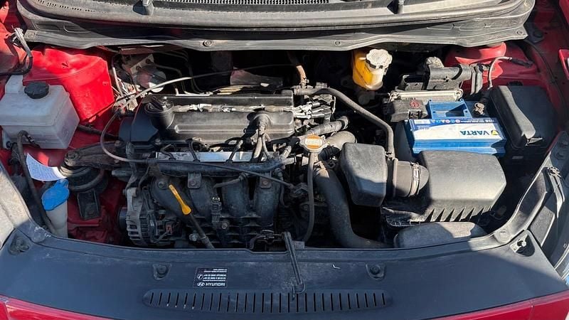 Gebraucht Hyundai i20 77 PS (56 kW) 2010 Rot Kleinwagen