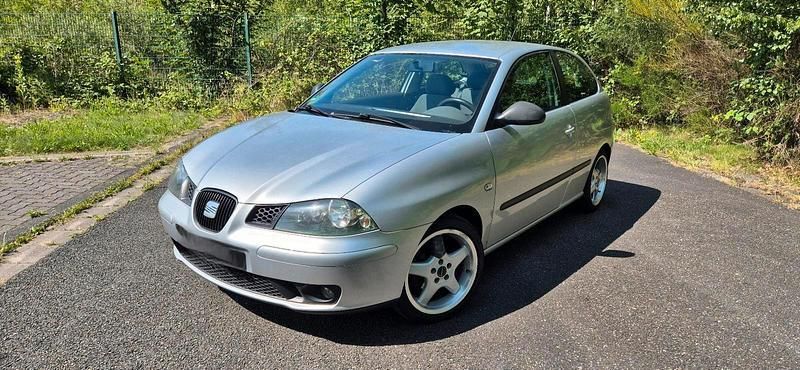 Silber Gebraucht 2004 Seat Ibiza Kleinwagen | 519 € (Superpreis) - Bild 1/4