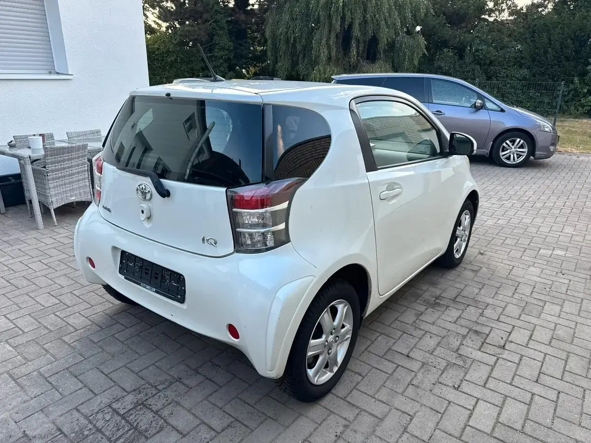 Gebraucht Toyota iQ 68 PS (50 kW) 2010 Weiß Kleinwagen