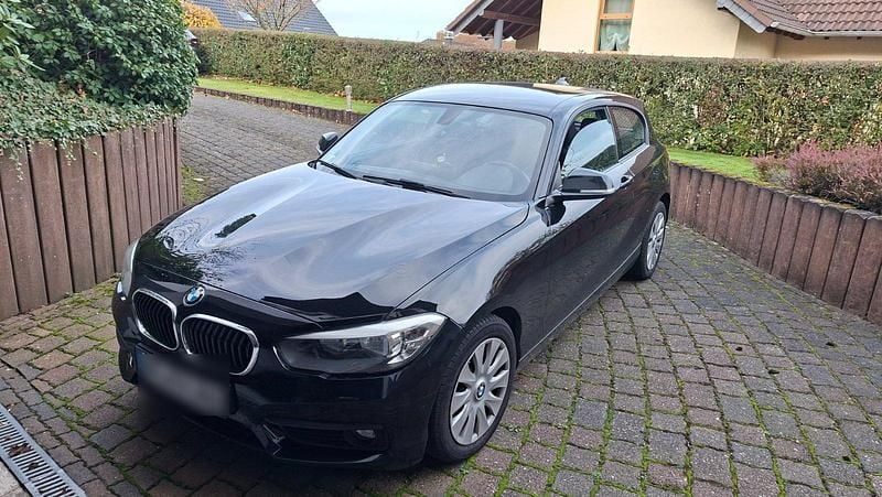 Schwarz Gebraucht 2015 BMW 116 Kleinwagen | 9.250 € (Fairer Preis) - Bild 1/4
