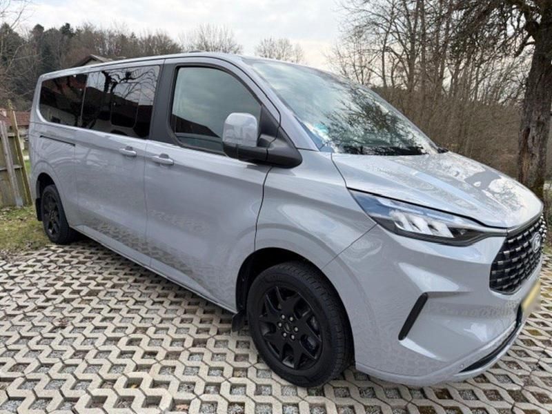 Gebraucht Ford Tourneo 150 PS (110 kW) 2024 Grau Van / Kleinbus