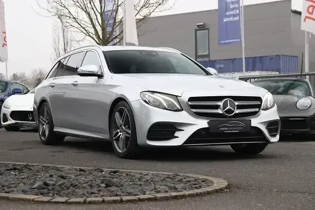Gebraucht Mercedes E220 AMG line 194 PS (142 kW) 2017 Silber Kombi