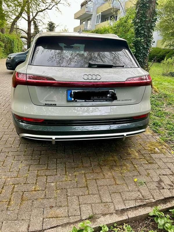 Gebraucht Audi e-tron Advanced 300 kW (408 PS) 2021 Beige SUV