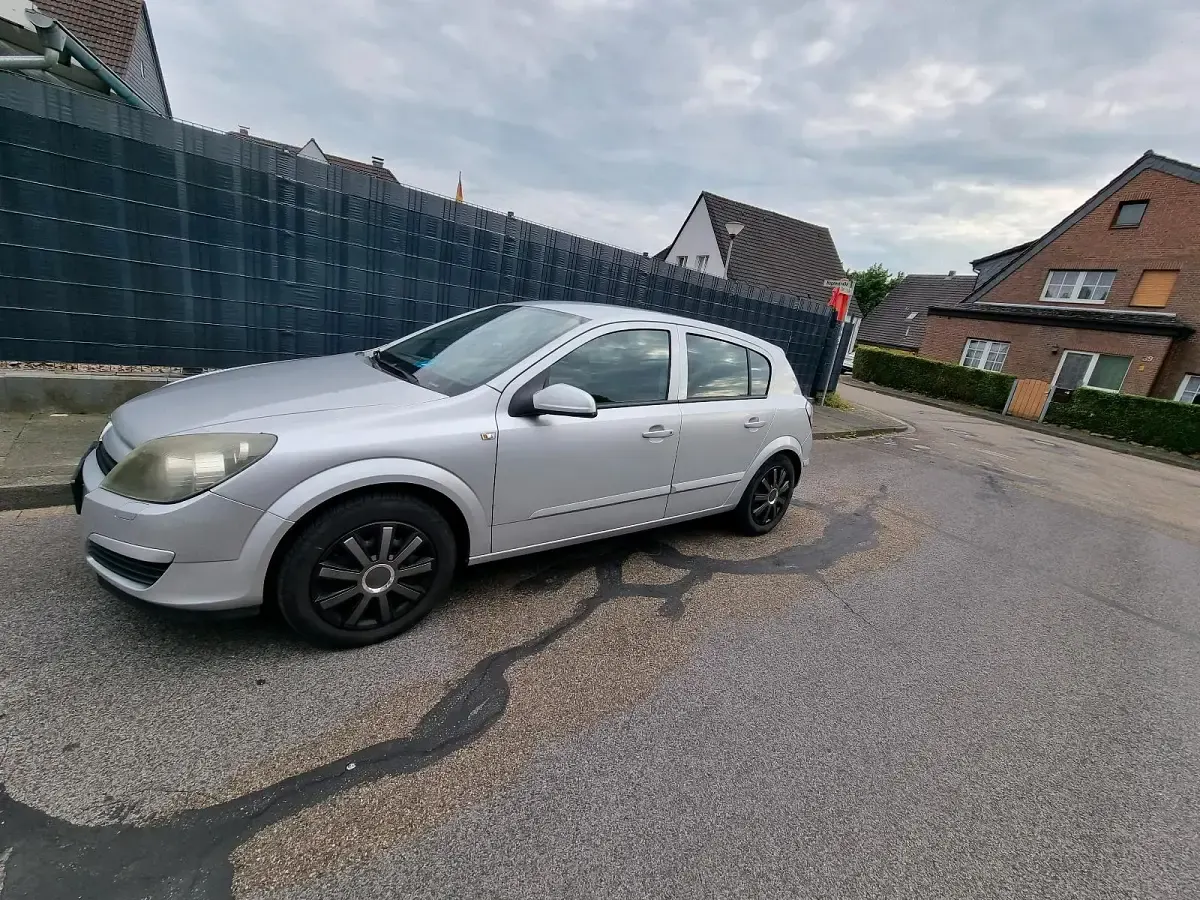 Gebraucht Opel Astra 105 PS (77 kW) 2004 Silber Kleinwagen