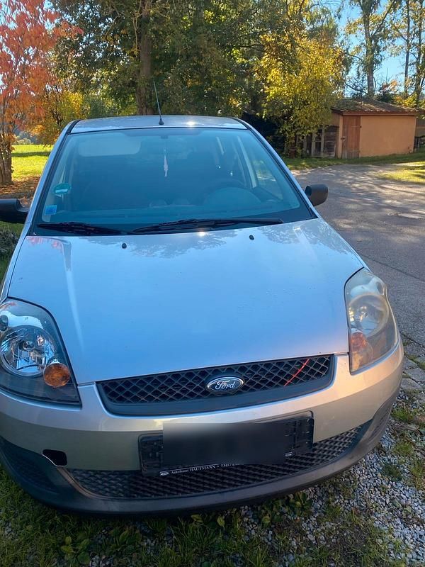 Grau Gebraucht 2006 Ford Fiesta Kleinwagen | 900 € (Superpreis) - Bild 1/4
