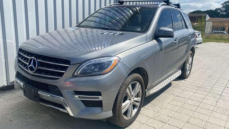 Grau Gebraucht 2013 Mercedes ML350 SUV | 20.900 € (Fairer Preis) - Bild 1/4