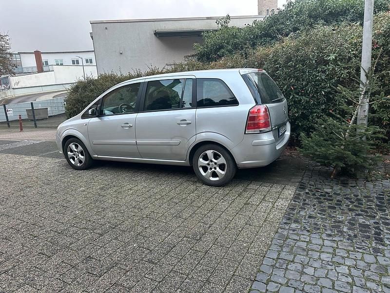 Silber Gebraucht 2005 Opel Zafira Van / Kleinbus | 850 € (Superpreis) - Bild 1/4