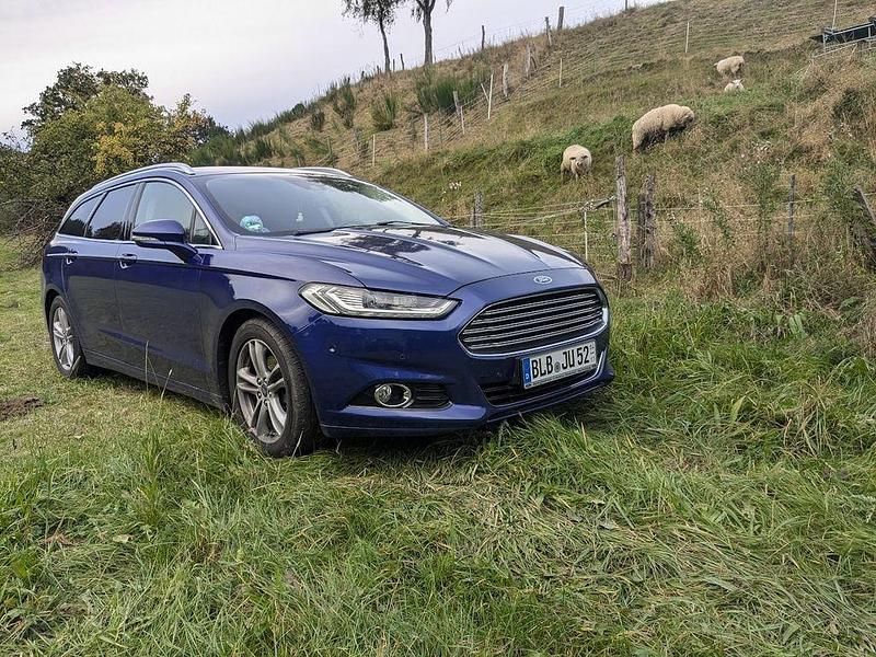 Gebraucht Ford Mondeo Titanium 179 PS (131 kW) 2016 Blau Limousine