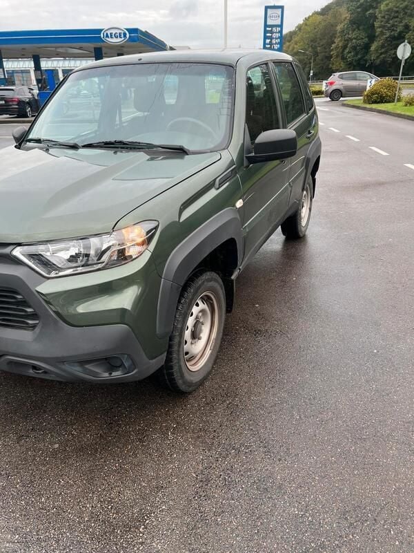 Grün Gebraucht 2021 Lada niva SUV | 9.500 € - Bild 1/4
