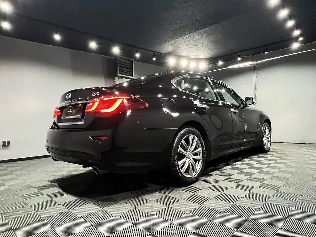 Gebraucht Infiniti Q70 Premium 170 PS (125 kW) 2017 Schwarz Limousine