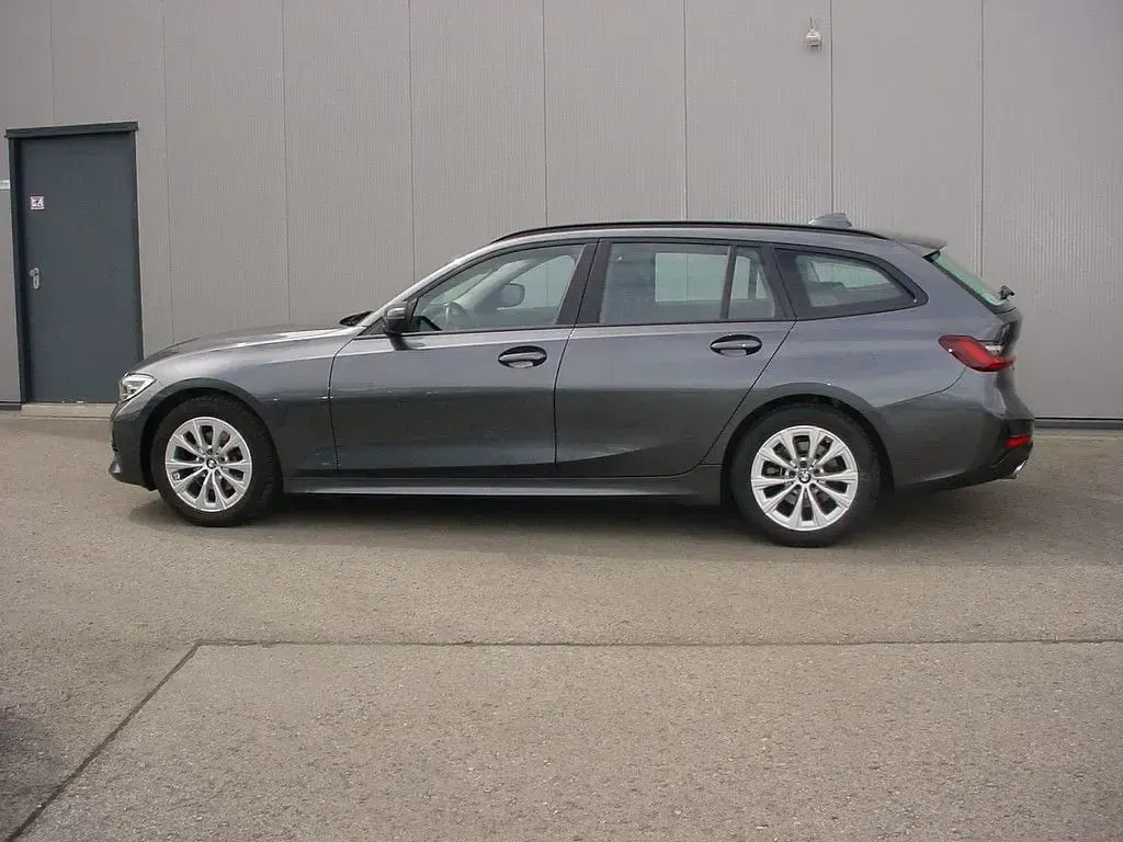 Gebraucht BMW 320 204 PS (150 kW) 2021 Mineralgrau metallic Kombi