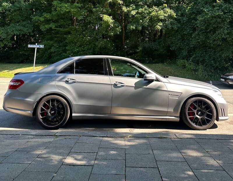 Silber Gebraucht 2012 Mercedes E63 AMG AMG Limousine | 23.999 € (Superpreis) - Bild 1/4