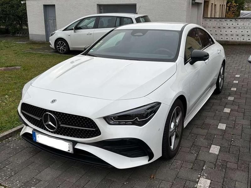 Gebraucht 2024 Mercedes CLA200 AMG line Coupé | 30.790 € (Superpreis) - Bild 1/4