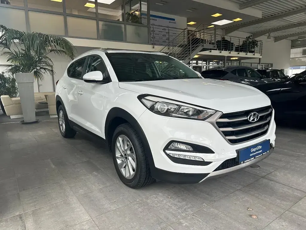 Gebraucht Hyundai Tucson Intro Edition 136 PS (100 kW) 2016 Weiß SUV