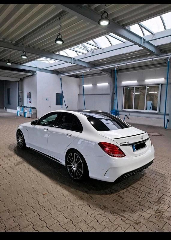 Weiß Gebraucht 2014 Mercedes 200 Limousine | 16.700 € - Bild 1/4