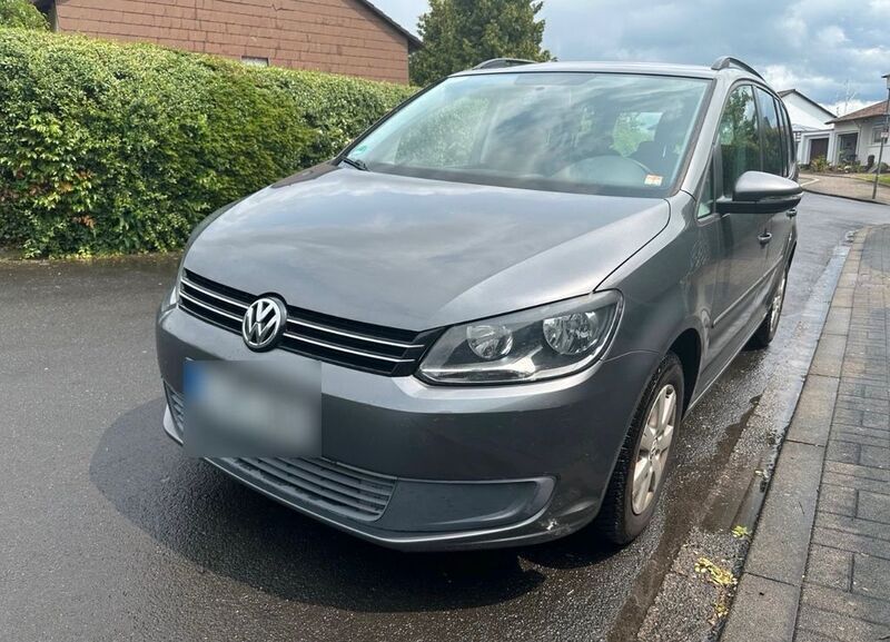 Grau Gebraucht 2010 VW Touran Comfortline Van / Kleinbus | 5.500 € (Guter Preis) - Bild 1/4
