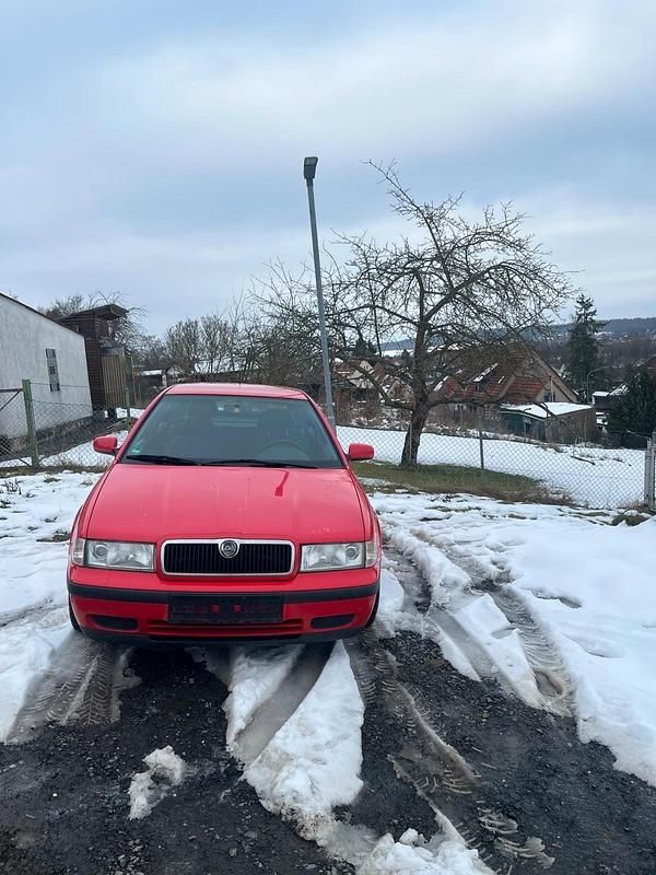 Rot Gebraucht 2000 Skoda Octavia Limousine | 800 € (Fairer Preis) - Bild 1/4