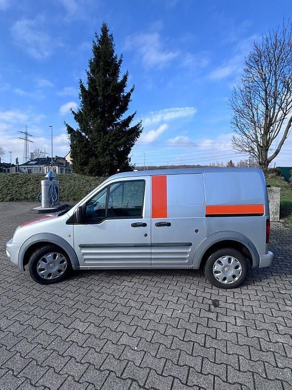 Gebraucht Ford Tourneo Connect 90 PS (66 kW) 2010 Silber Van / Kleinbus